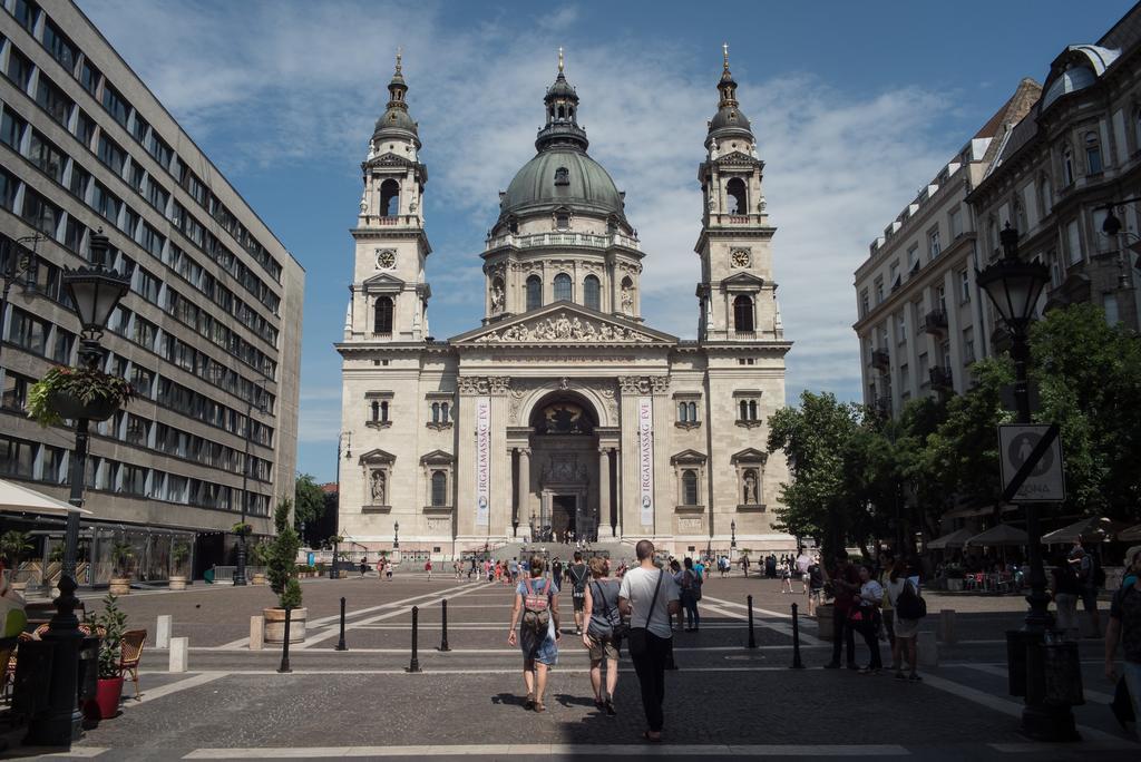 Ariel Close To St. Stephen Basilica Apartamento Budapeste