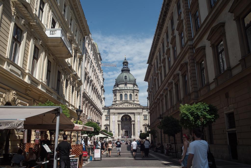 Ariel Close To St. Stephen Basilica Apartman